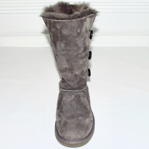 UGG Like New! Bailey Button Triplet Grey Sheepskin Boots - Size 5 - Picture 5 of 11